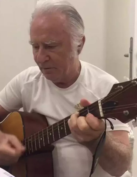 Ünlü gitarist hayatını kaybetti!